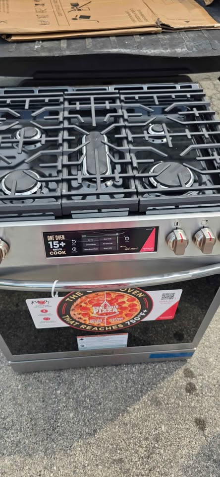 Frigidaire Gallery 30" Front Control Gas Range with Stone-Baked Pizza