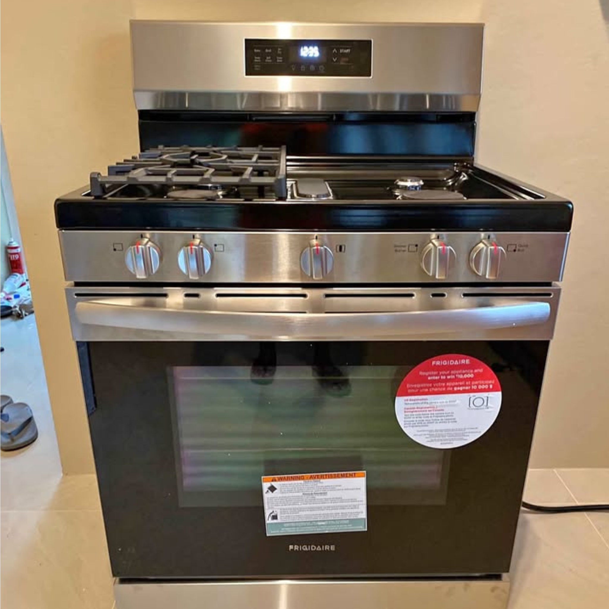 Brand new Frigidaire 30-inch stainless steel 5 burner freestanding gas range with large capacity oven and digital controls.